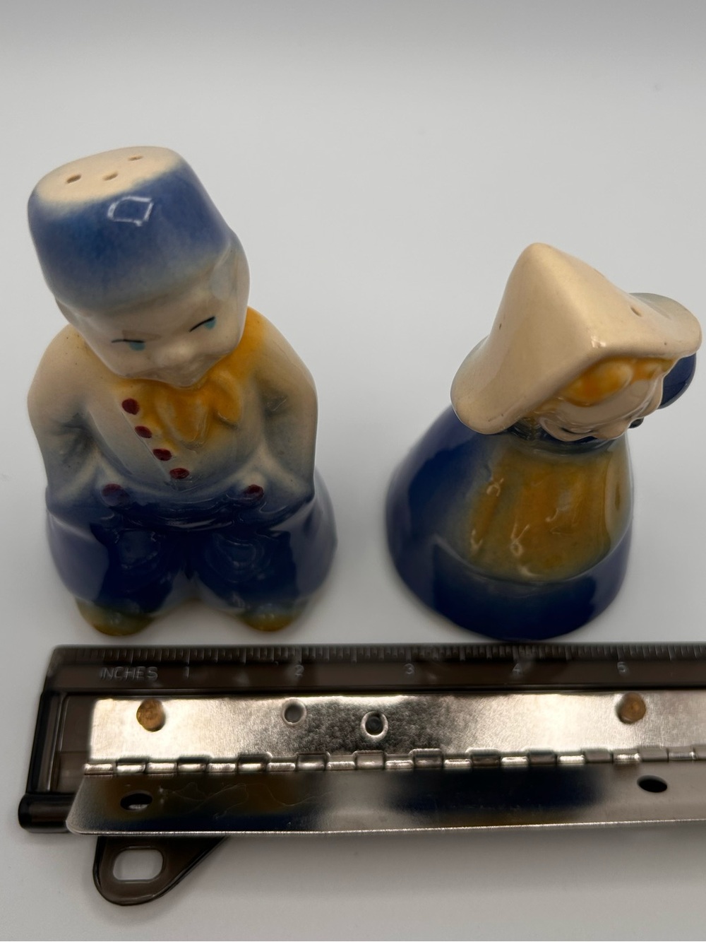 Charming Vintage Dutch Boy &
Girl Blue Ceramic Salt & Pepper Shakers - Cottageco - Picture 8 of 9